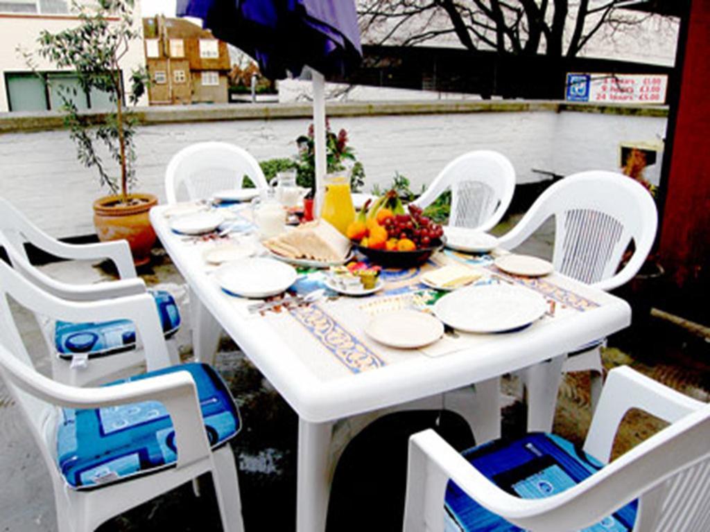 Bed & Breakfast St. George's 2*